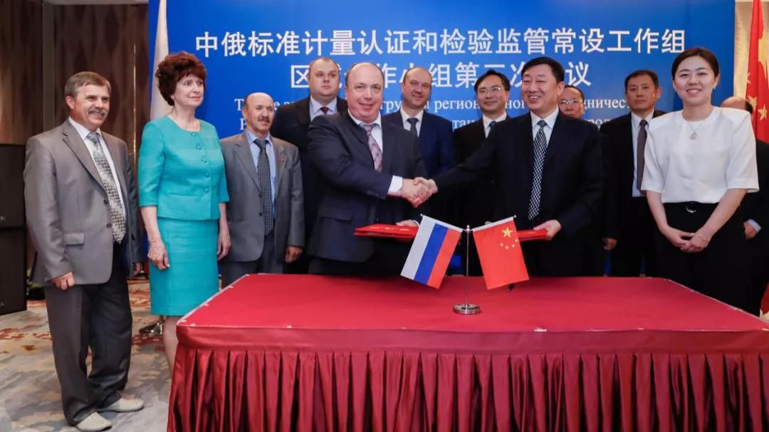 第四届中俄博览会和第二十八届哈洽会中蒙俄马经贸交流会 企业洽谈中.jpg 图片